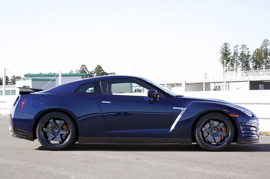  Nissan GT-R 2015 года  (фото 52 из 56)
